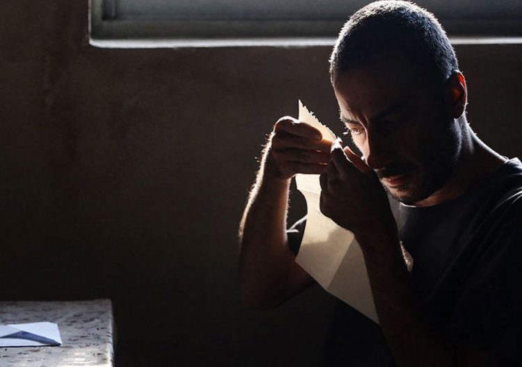 فیلم شب داخلی دیوار