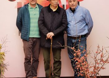 علی نصیریان و فرزندان در اکران فیلم "نوروز"