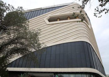 "تمساح خونی" ۱۵۶میلیارد و "مست عشق" ۱۰۱میلیارد/عبور "تگزاس۳" از ۷۰میلیارد/"سال گربه" ۵۶میلیارد و "بی بدن" ۴۴میلیارد/"خجالت نکش۲" از ۱۳میلیارد گذشت/"قلهک" ۳میلیارد و "عطرآلود" ۱.۵میلیارد/"آبی روشن" دوروزه ۱۵۰میلیونی شد/آغاز نومیدکننده "کوچه ژاپنیها"+آمار کامل فروش