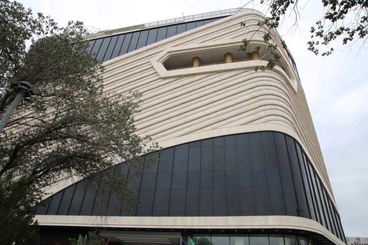 "تمساح خونی" ۱۵۶میلیارد و "مست عشق" ۱۰۱میلیارد/عبور "تگزاس۳" از ۷۰میلیارد/"سال گربه" ۵۶میلیارد و "بی بدن" ۴۴میلیارد/"خجالت نکش۲" از ۱۳میلیارد گذشت/"قلهک" ۳میلیارد و "عطرآلود" ۱.۵میلیارد/"آبی روشن" دوروزه ۱۵۰میلیونی شد/آغاز نومیدکننده "کوچه ژاپنیها"+آمار کامل فروش