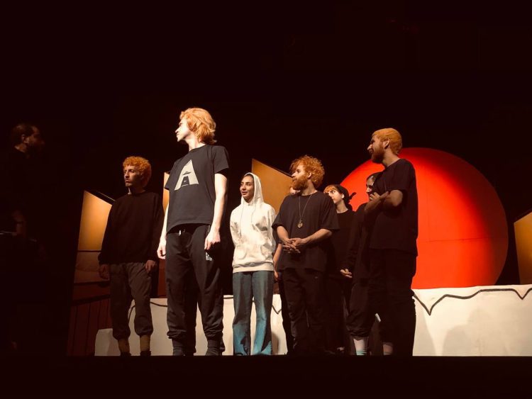 در سالن استاد ناظرزاده کرمانی/ نمایش «دموکراسی با طعم همبرگر» روی صحنه می‌رود