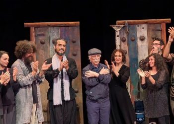 پایان اجرای "داش آکل به گفته مرجان" تازه‌ترین کار بیضایی+فیلم+تصاویری تازه از بیضایی در کنار همسر و بازیگران+جزئیات نمایش از زبان مخاطبانی که آن را دیده‌اند