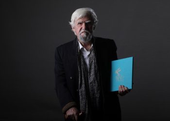 جایزه‌ی فجر در آستانه‌ی ۸۰سالگی! خوشحالی دارد یا اندوه؟/پاسخ عنایت بخشی را بخوانید 