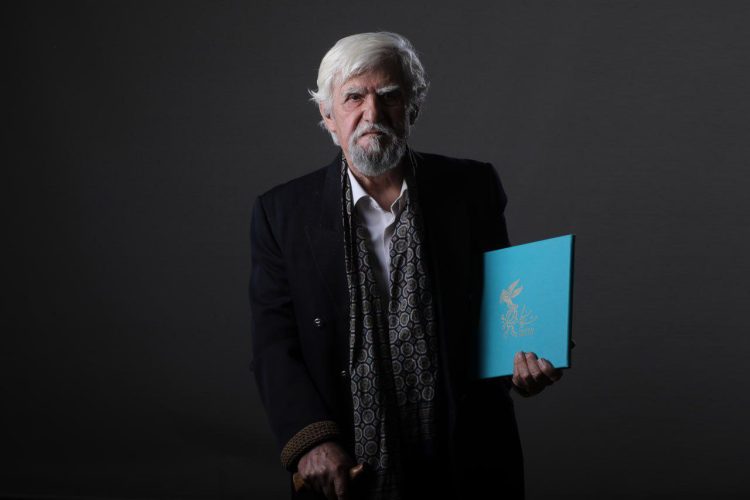 جایزهی فجر در آستانهی ۸۰سالگی! خوشحالی دارد یا اندوه؟/پاسخ عنایت بخشی را بخوانید