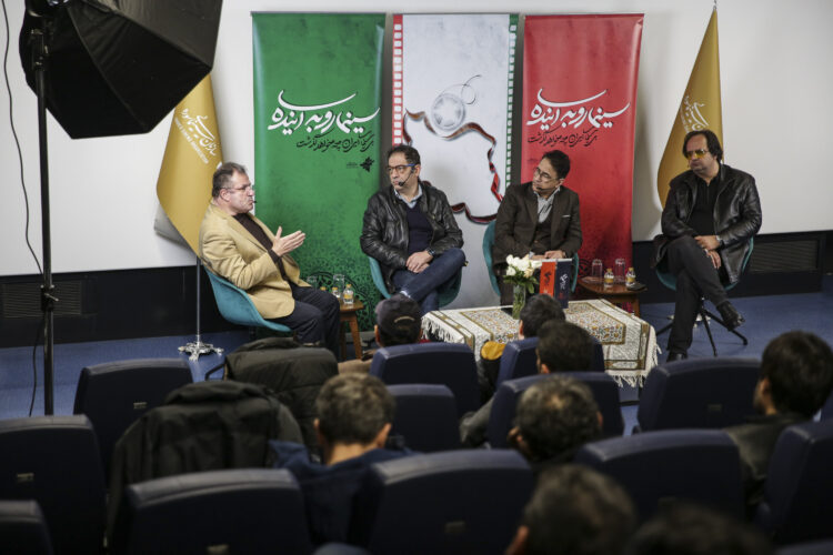 سینمای ایران از بین رفتنی نیست/حواسمان به هنر ملی باشد/در هشتمین جلسه "سینما رو به آینده" چه گذشت؟