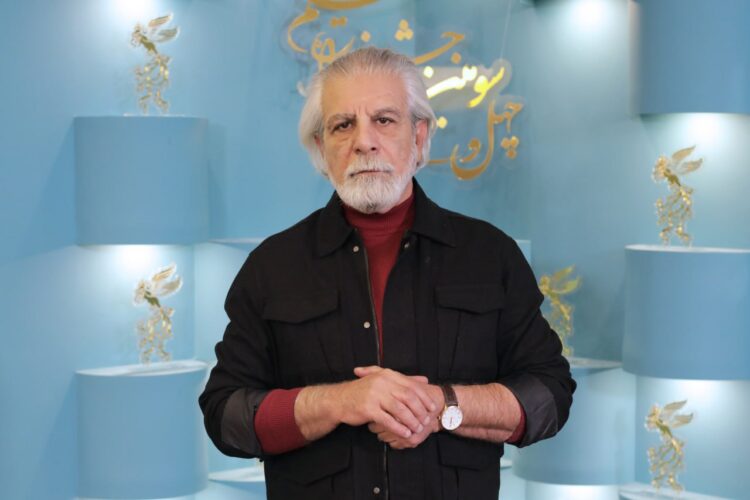 حرفهای منوچهر شاهسواری درباره احتمال اکران "قاتل و وحشی"، مورد عجیب سیمرغ مردمی "پیشمرگ"، تقسیم جوایز بین ارگان‌ها، وضعیت دبیری جشنواره فجر سال بعد و... 