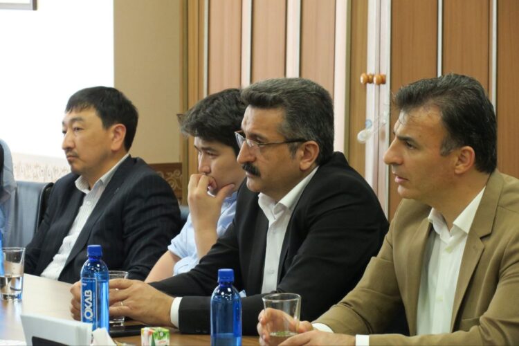 رئیس فرهنگستان علوم قزاقستان خواهان گسترش تعاملات با مرکز بینالمللی میکروفیلم نور شد