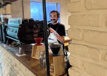 سجاد افشاریان در کافه آپ‌آرت‌مان