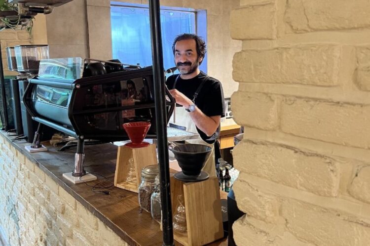 سجاد افشاریان در کافه آپ‌آرت‌مان