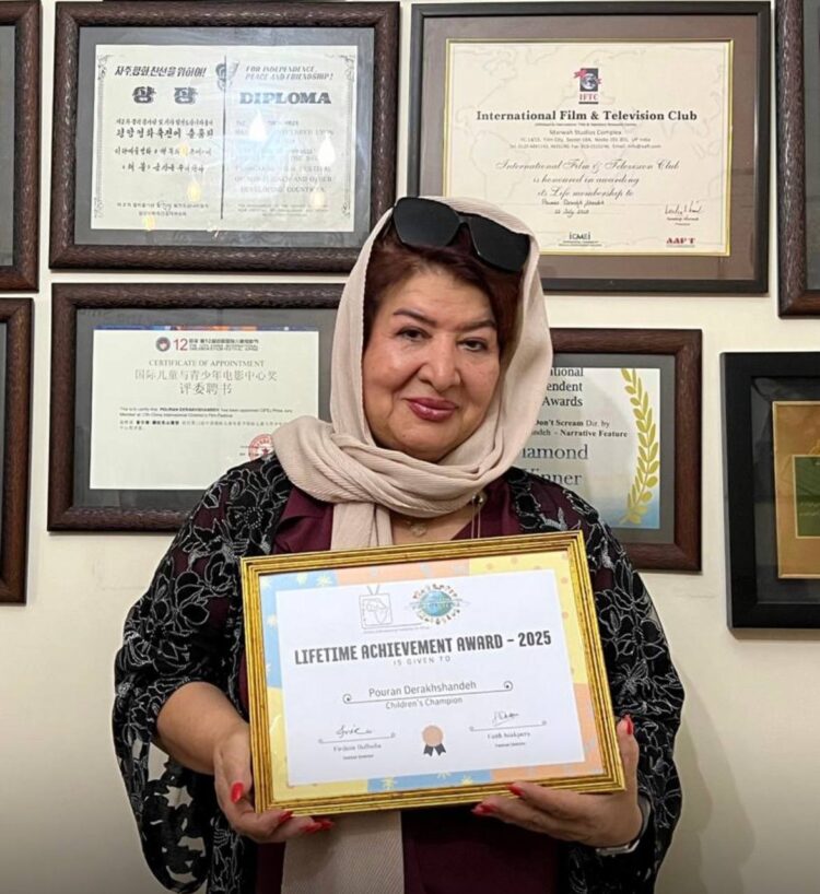 جایزه ی یک عمر دستاورد هنری ماندلا برای پوران درخشنده 