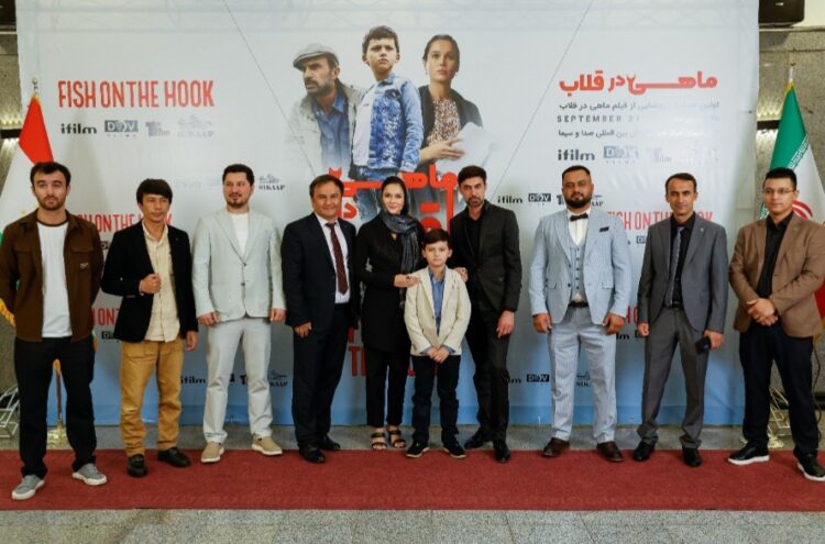 استمرار همکاریهای فرهنگی ایران و تاجیکستان با رونمایی از فیلم «ماهی در قلاب»