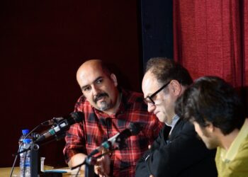 جست‌وجوی عشق، هویت و مرگ در «دریای آبی عمیق»