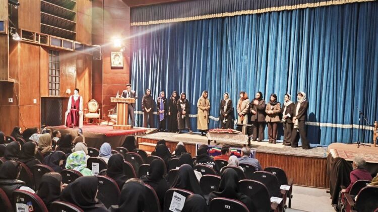 آیین تجلیل از هنرمندان و افتخارآفرینان بین‌المللی مد و لباس برگزار شد