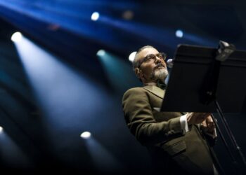 شبی برای «ایرانم» در دبی/کنسرت «ایرانم» علیرضا قربانی در دبی روی صحنه رفت‌‌ 