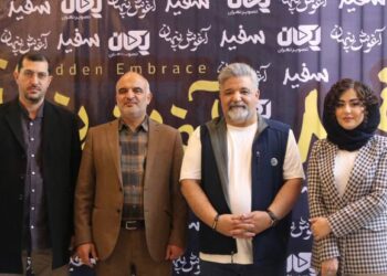 با حضور بازیگران و عوامل/ اکران خصوصی دو فیلم کوتاه «آغوش پنهان» و «سفید» در سینما تیراژه ۲ برگزار شد