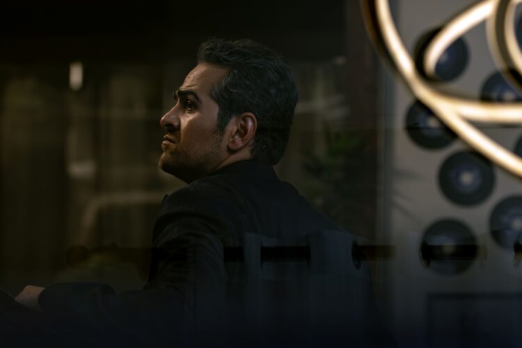 سریال «مو به مو»؛ گستاخی لذیذ، نیم‌رخ پرویز و کاروبار ایرج میرزا!