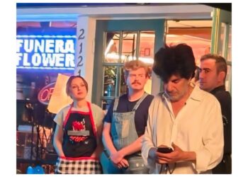 جدال با حوادث!⇐ رونمایی از پوستر «چارلی باستر»+نقطهنظرات فرزان دلجو درباره فیلم تازهاش و احتمال نمایش در فجر۴۴