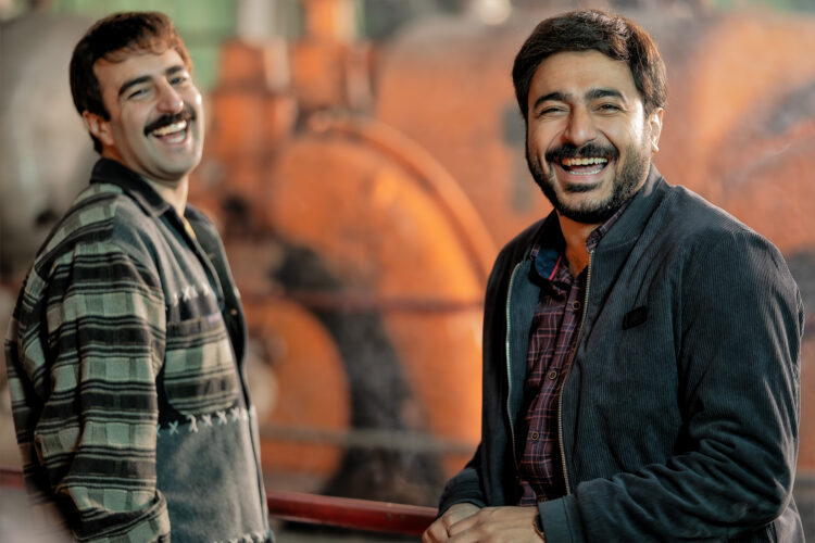 آرمین رحیمیان، کیوان ساکت‌اف و رضا کیانیان در «جهان مبهم هاتف»+ اولین تصاویر/درگیری دو دوست در ورود به صنعت 