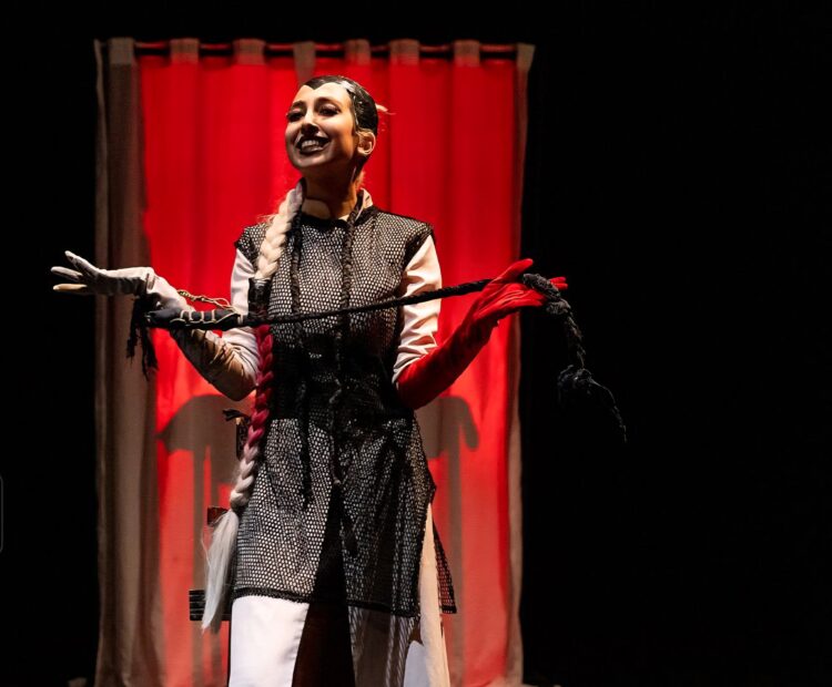 نمایش چهارصندوق به کارگردانی محمد کرمی و نوشته بهرام بیضایی