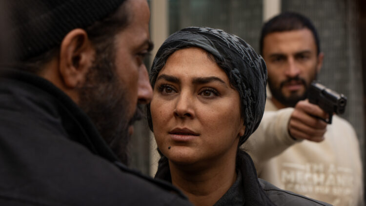 درباره‌ی فیلم «اسکورت»(ساخته‌ی یوسف حاتمی‌کیا): اجرای مهیج درد!/زیستِ بسیجی‌وار بانوی شوتی و سرباز متمرد!؟/مدعی چندین سیمرغ 