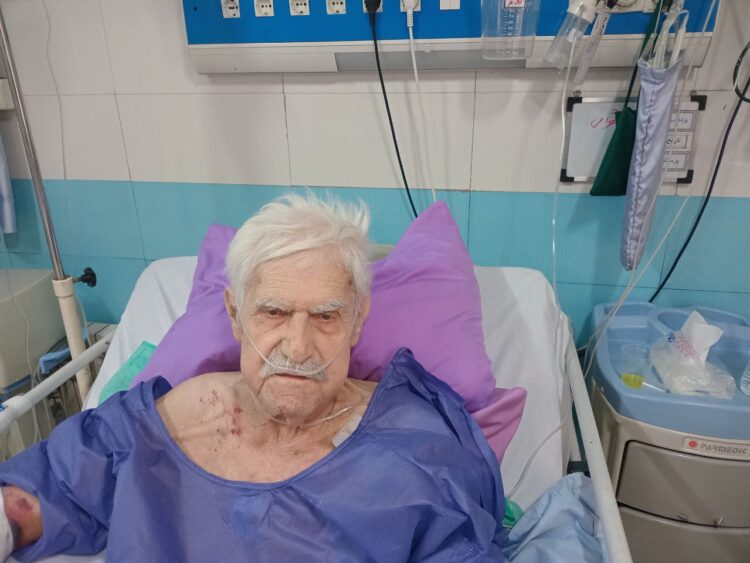 بیست کیلو کاهش وزن در یک سال/عنایت بخشی همچنان در احتضار