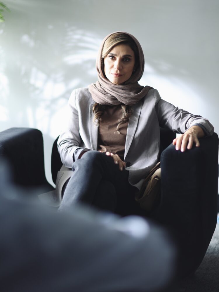 اولین تصاویر از فیلم پربازیگر «استخر»؛ صدرنشین فروش جشنواره‌‌ی فیلم فجر۴۴/از سیمای نسکافه‌ای سحر دولتشاهی تا گریم متفاوت امین حیایی و کاهش وزن مهران مدیری+۷ عکس اختصاصی