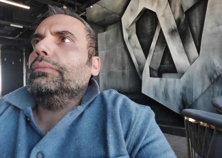 گریز شاهسواری با بنیتا!؟/حامد مظفری منتقد سینما روی آنتن زنده مطرح کرد